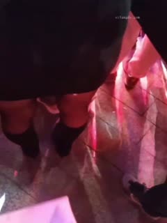 街射达人出没在大街KTV尾随漂亮美女并偷偷撸管射在美女身上